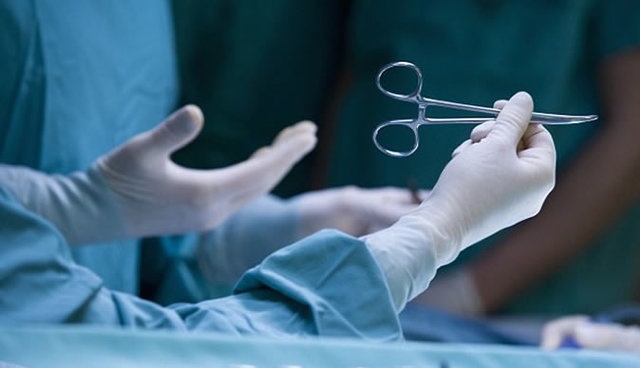 جراحی دست سالم به جای دست شکسته در شیراز | واکنش رئیس بیمارستان
